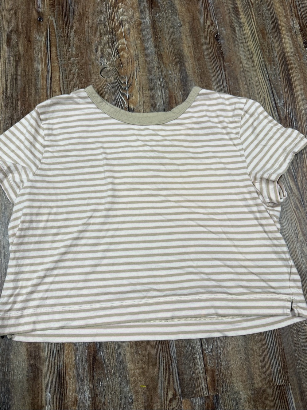 Gap cropped white and beige striped cotton tee in a L